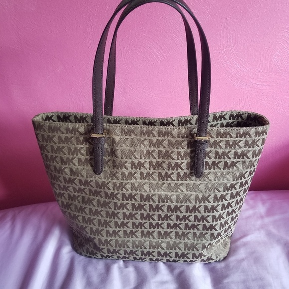 Michael Kors purse - Picture 2 of 4